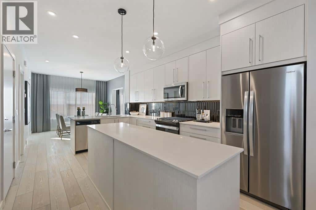 130 Mallard Heath SE — Calgary, Alberta - Photo 4 of 20