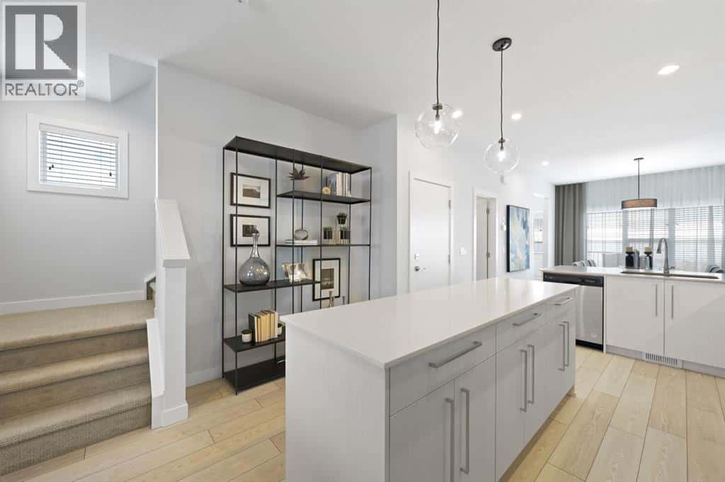 130 Mallard Heath SE — Calgary, Alberta - Photo 5 of 20