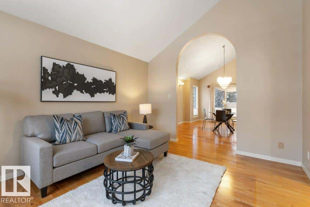 18 EASTBOURNE CL — St. Albert, Alberta - Photo 4 of 65