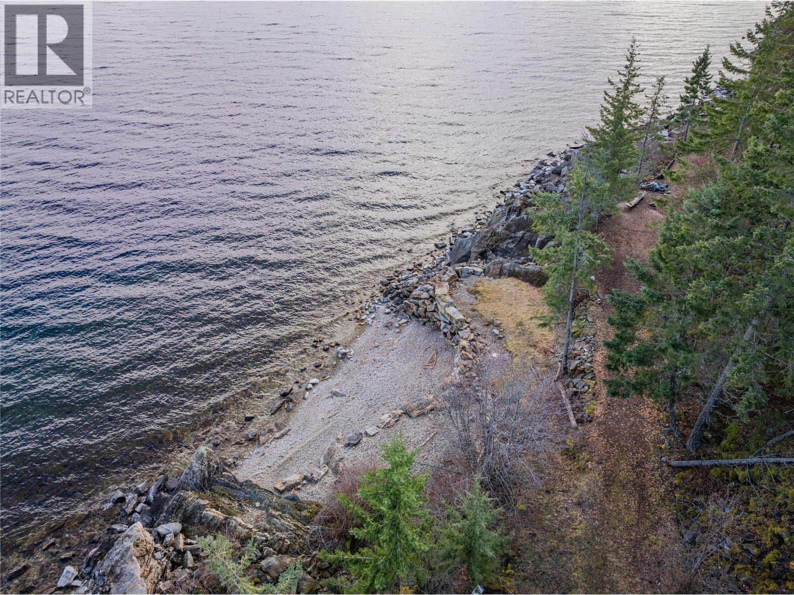 397 Park Avenue — Procter, British Columbia - Photo 2 of 67