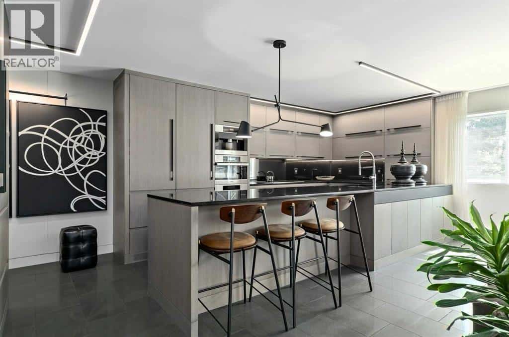 404, 629 Royal Avenue SW — Calgary, Alberta - Photo 4 of 50