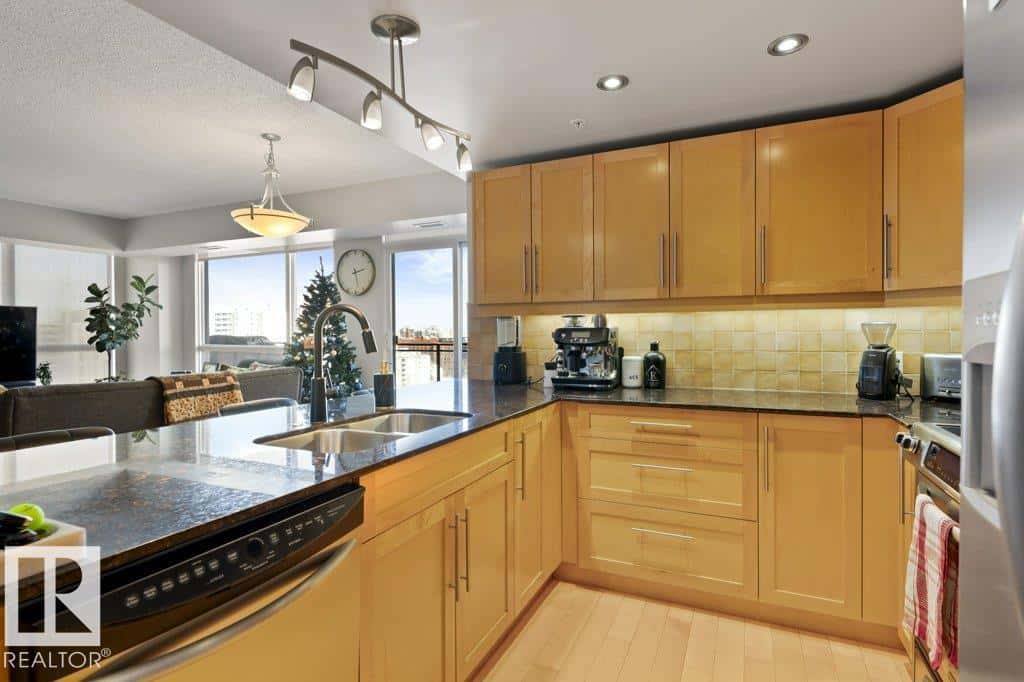 #1104 10046 117 ST NW — Edmonton, Alberta - Photo 5 of 25