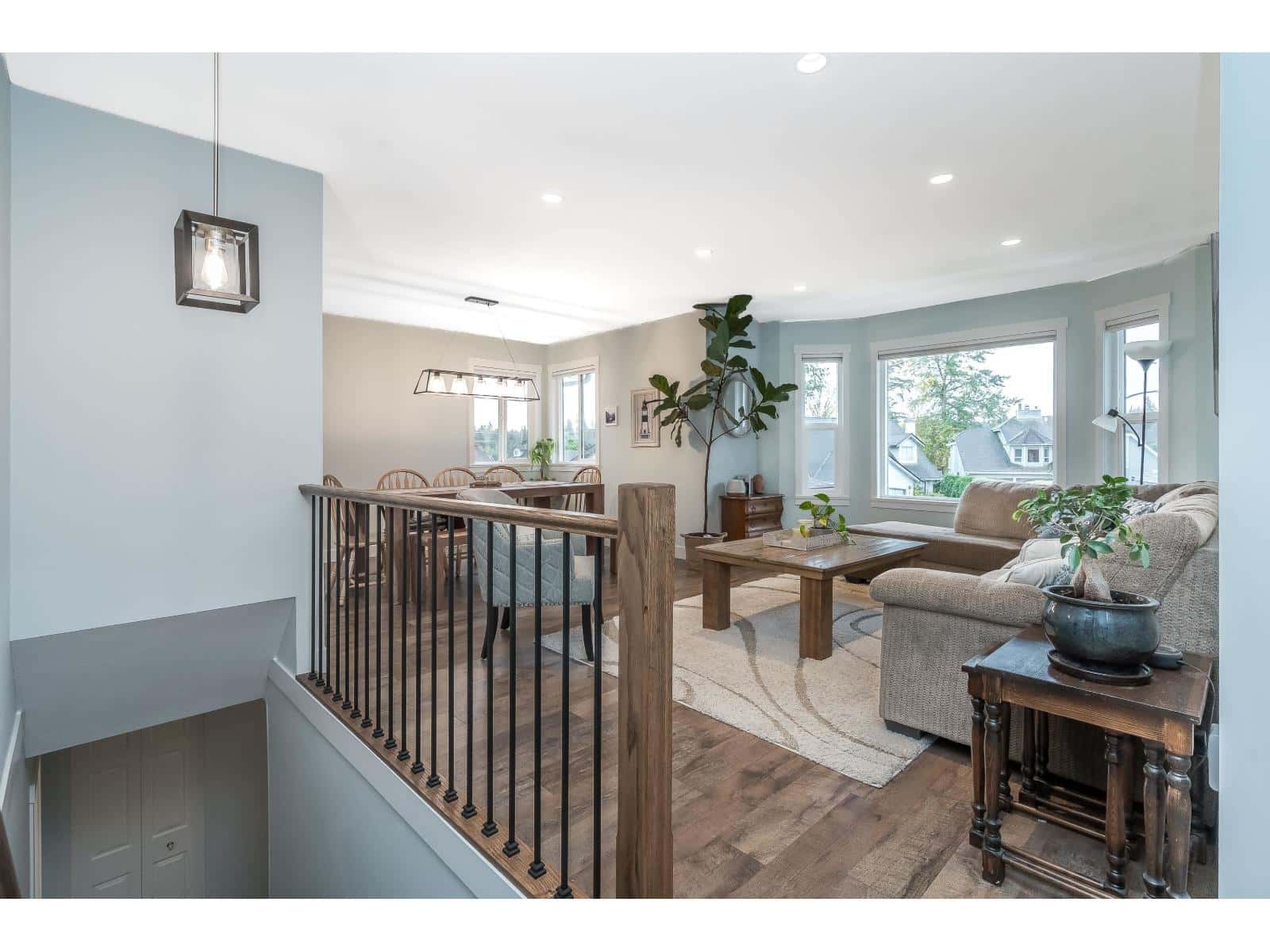 5240 197A STREET — Langley, British Columbia - Photo 3 of 33