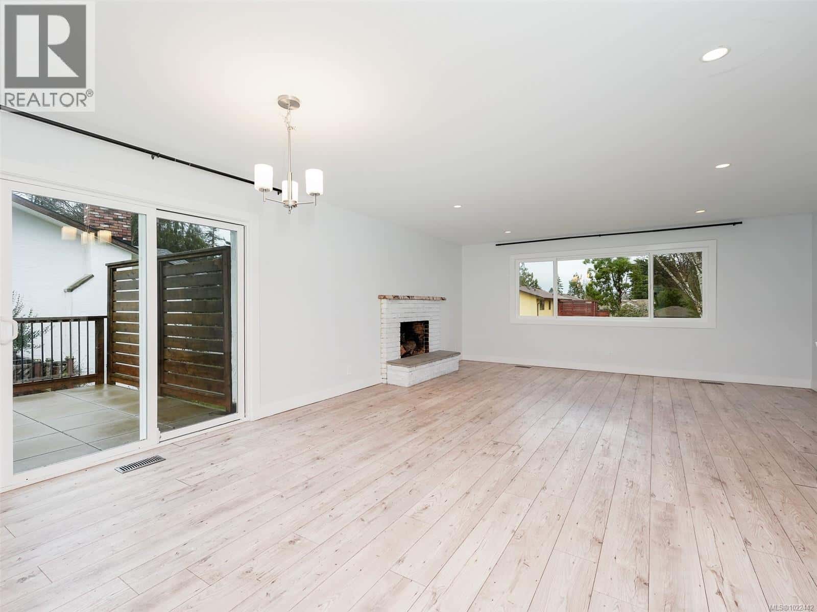 1553 Fremont Pl — Saanich, British Columbia - Photo 2 of 37