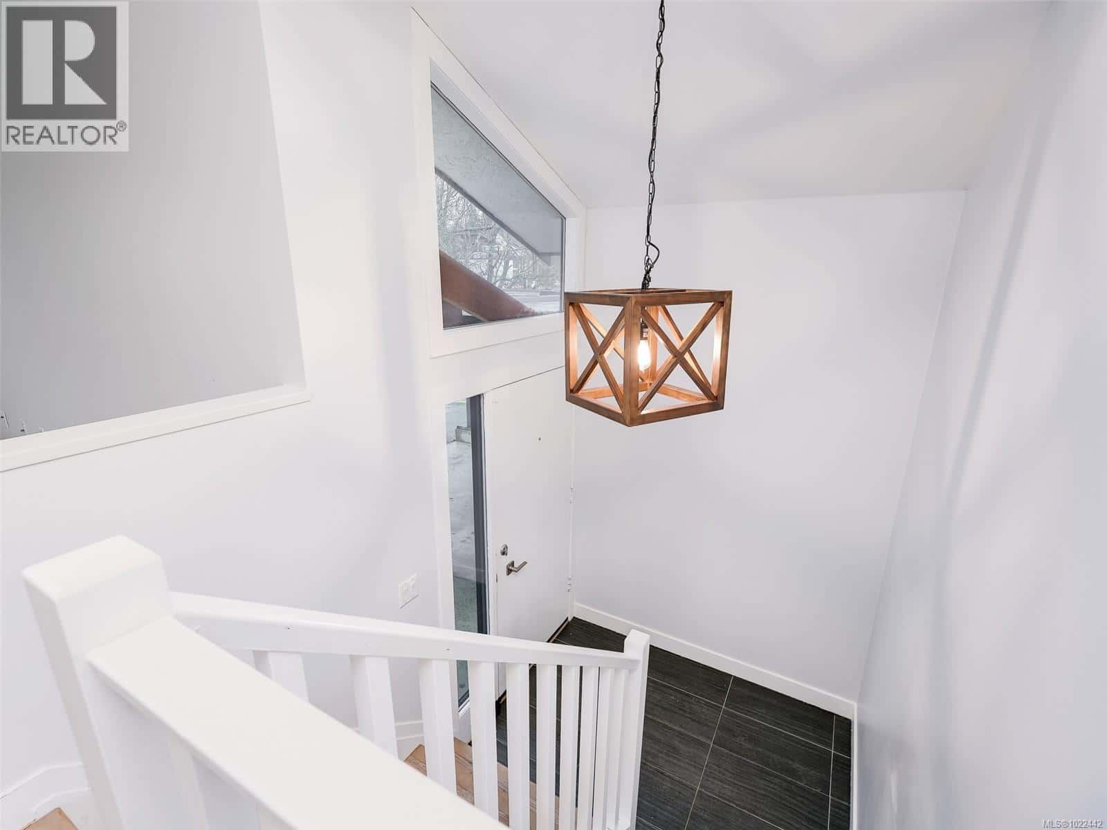 1553 Fremont Pl — Saanich, British Columbia - Photo 3 of 37