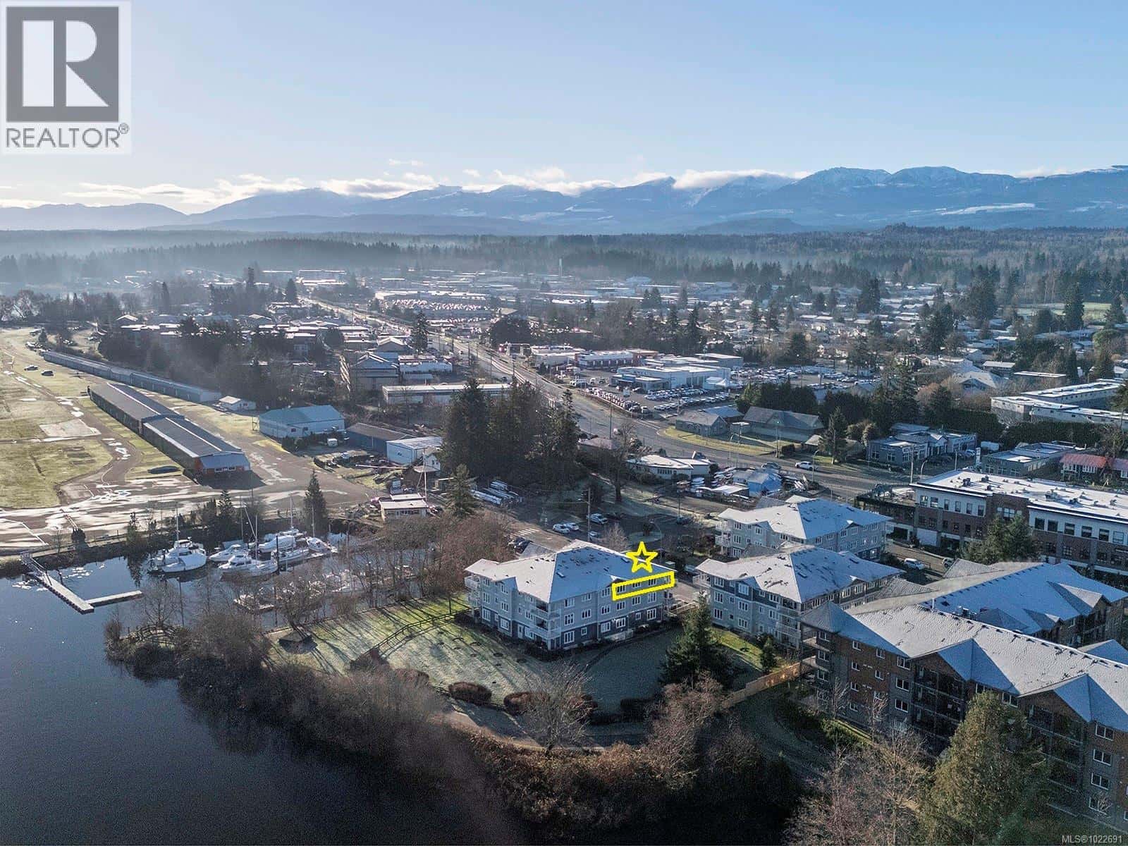 33 111 20th St — Courtenay, British Columbia - Photo 2 of 44