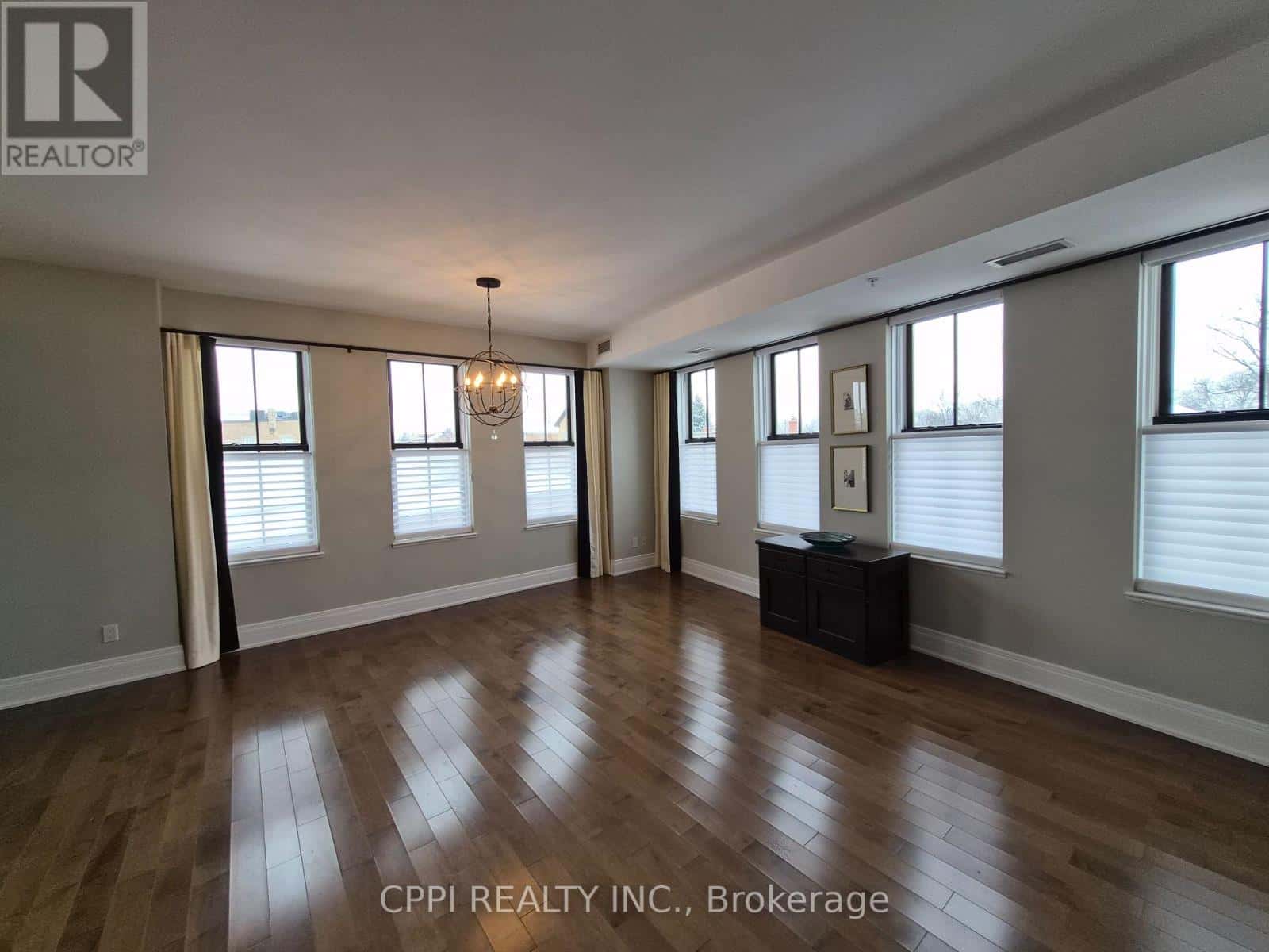 329 - 68 MAIN STREET N — Markham (Old Markham Village), Ontario - Photo 5 of 15