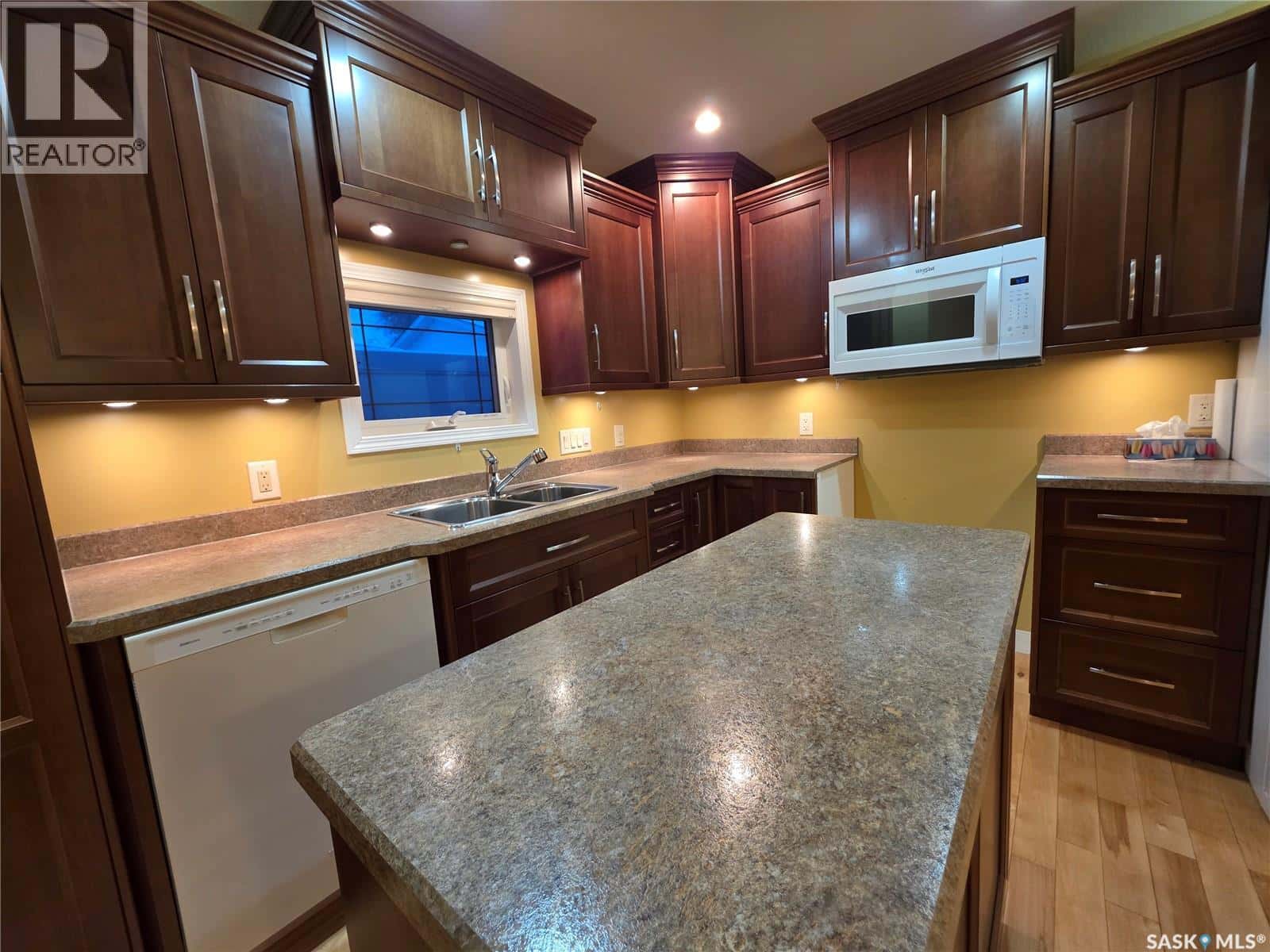 930 North STREET — Swift Current, Saskatchewan - Photo 5 of 25