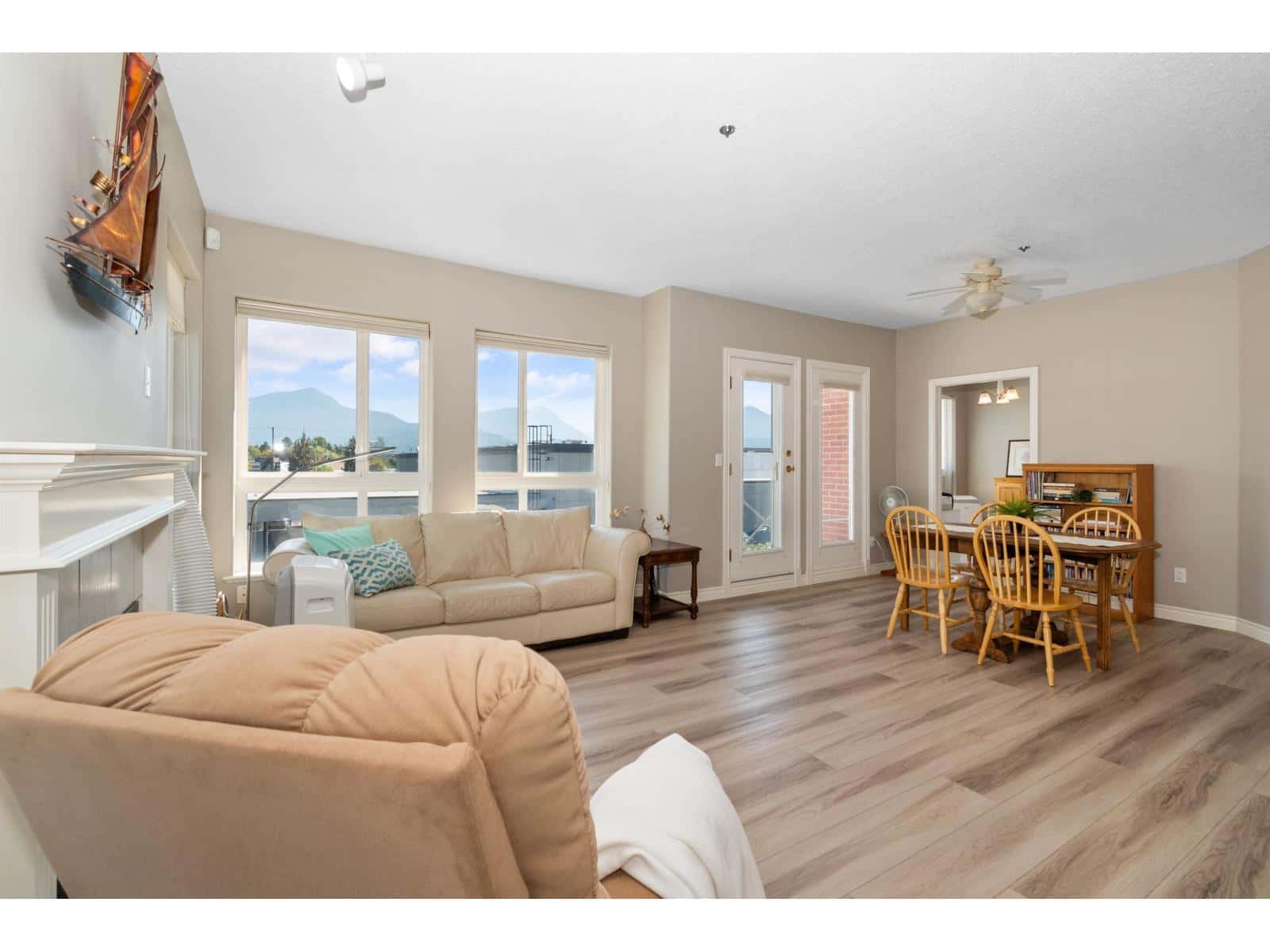 201 45734 PATTEN AVENUE, Chilliwack Downtown — Chilliwack, British Columbia - Photo 3 of 38