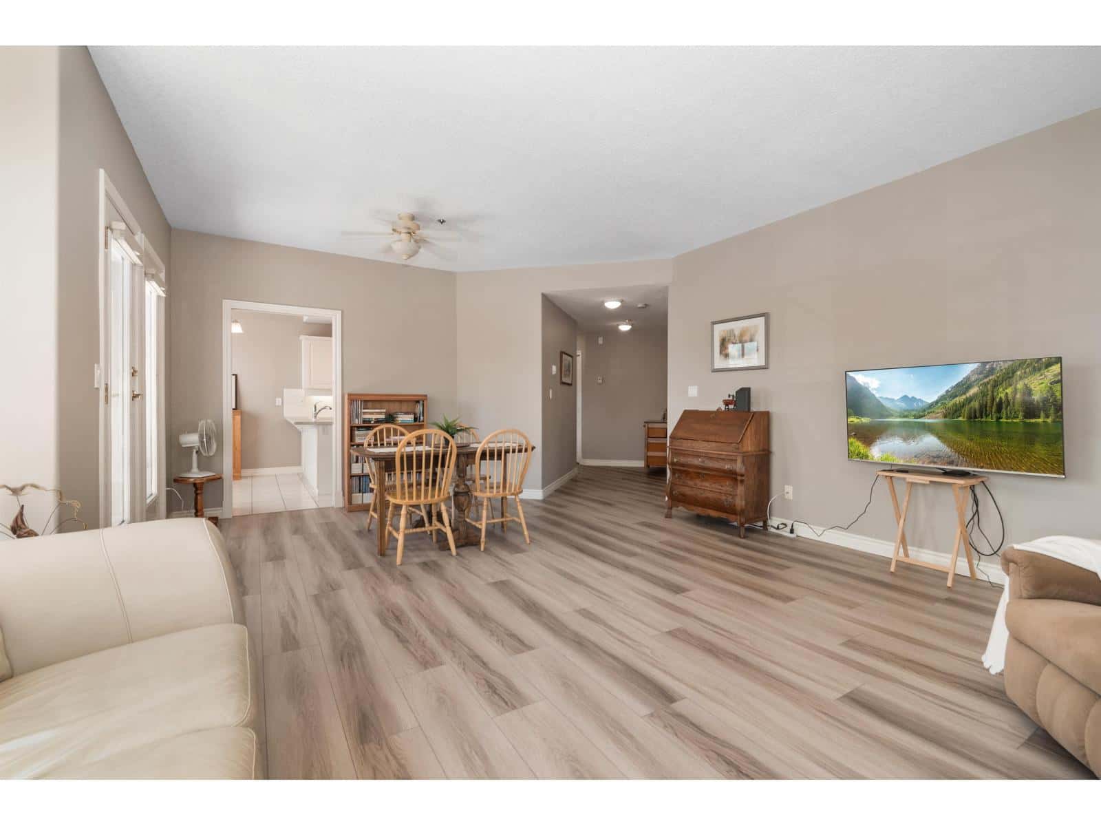 201 45734 PATTEN AVENUE, Chilliwack Downtown — Chilliwack, British Columbia - Photo 5 of 38