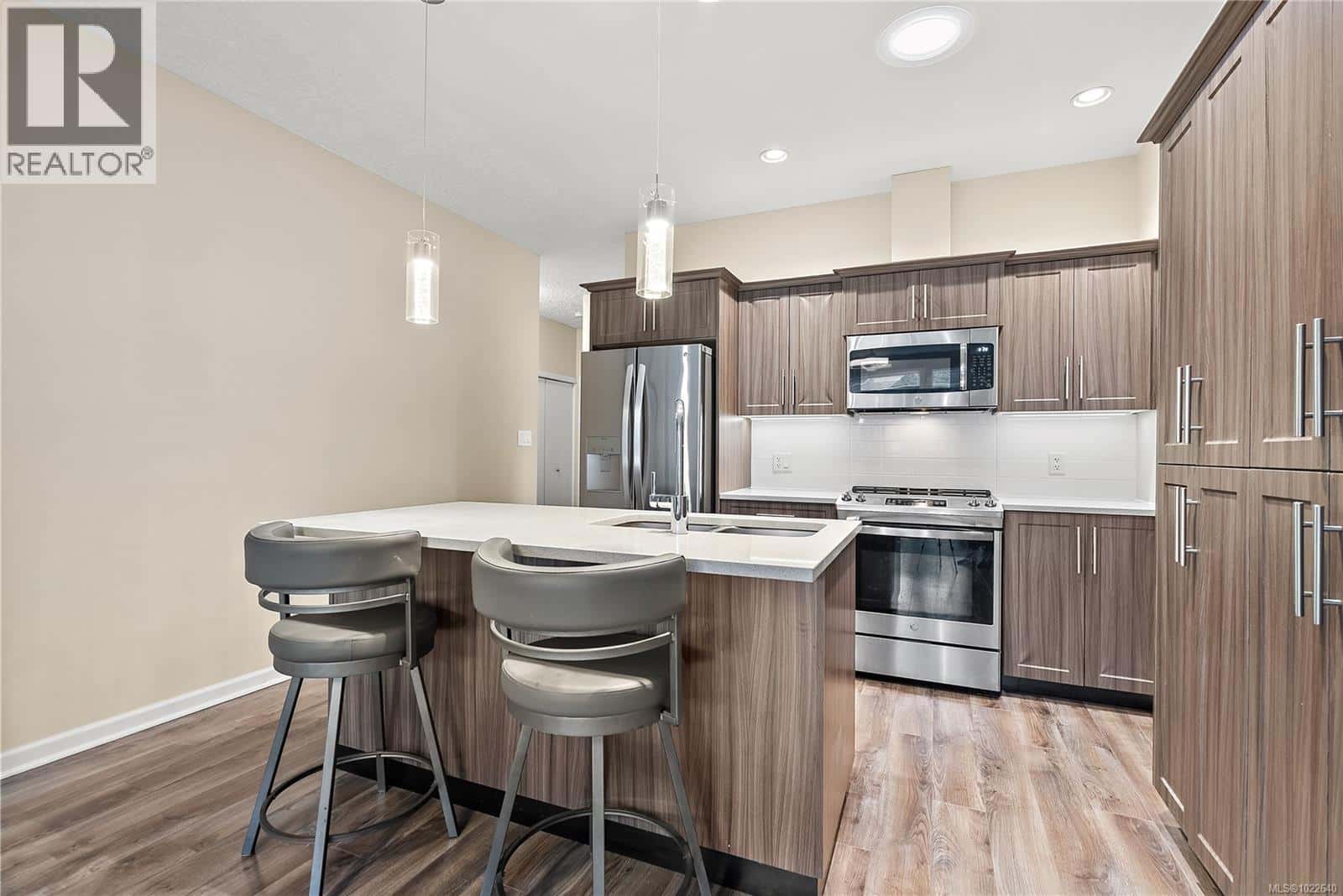 2427 Fern Way — Sooke, British Columbia - Photo 3 of 29