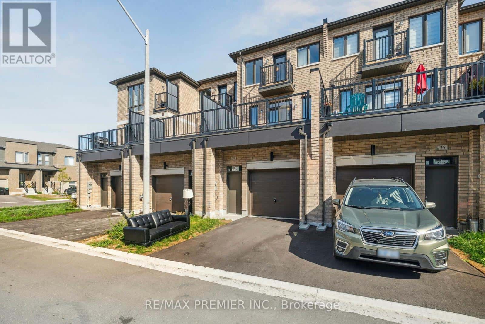 38 CHERRY HILL LANE — Barrie (Painswick South), Ontario - Photo 2 of 45