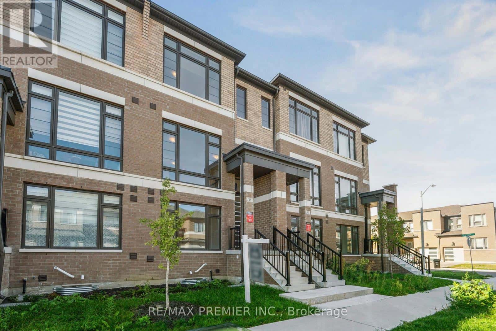 38 CHERRY HILL LANE — Barrie (Painswick South), Ontario - Photo 3 of 45