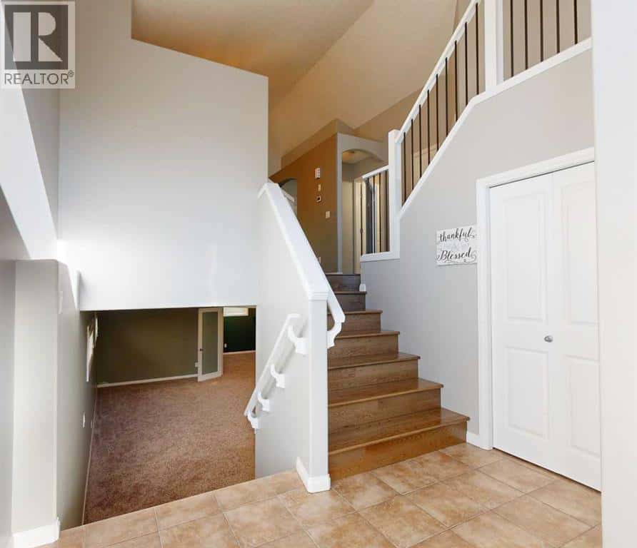 11110 O'Brien Lake Drive — Grande Prairie, Alberta - Photo 3 of 40