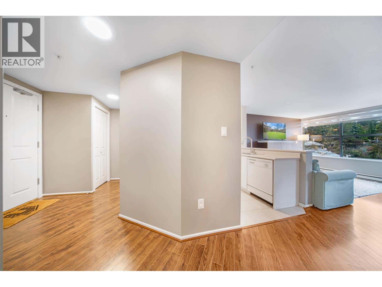 321 225 NEWPORT DRIVE — Port Moody, British Columbia - Photo 5 of 31