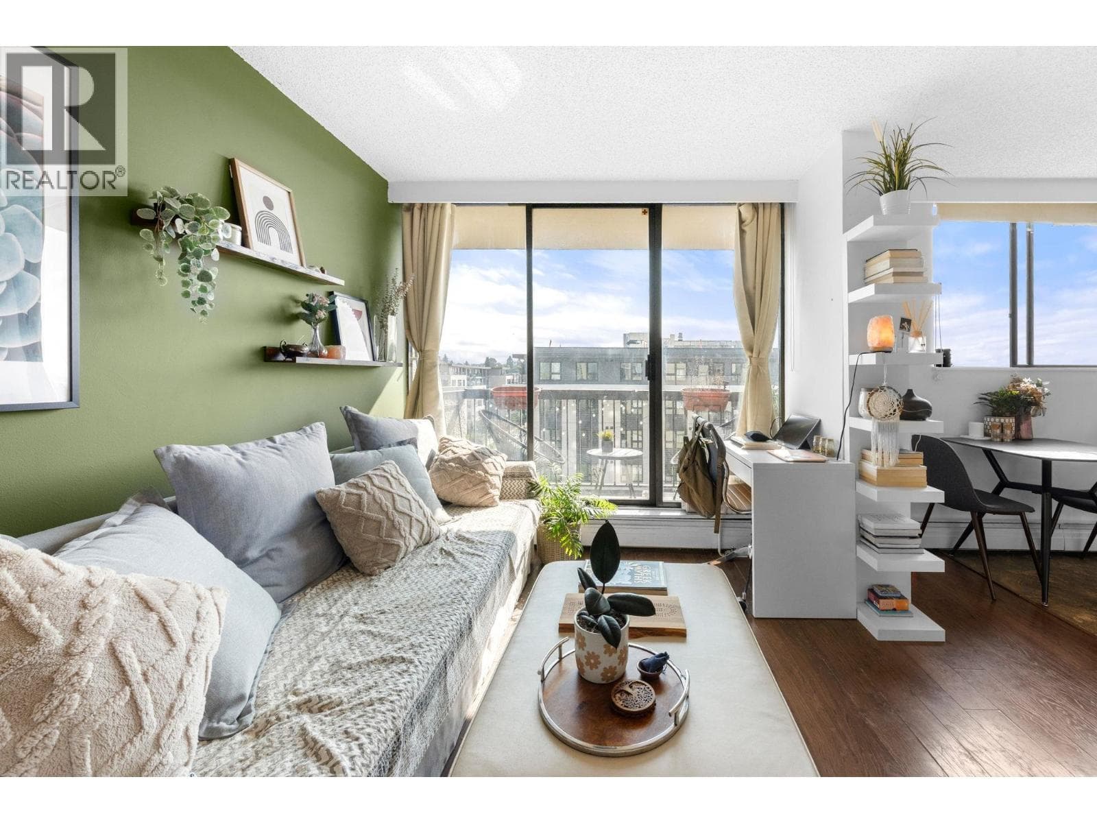 706 145 ST. GEORGES AVENUE — North Vancouver, British Columbia - Main photo