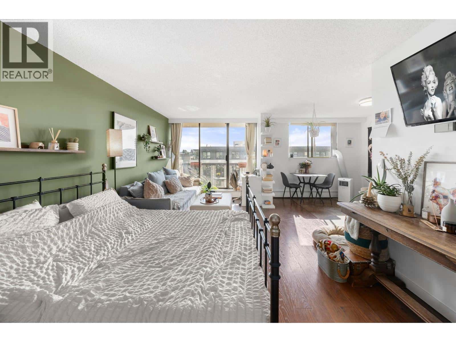 706 145 ST. GEORGES AVENUE — North Vancouver, British Columbia - Photo 5 of 23