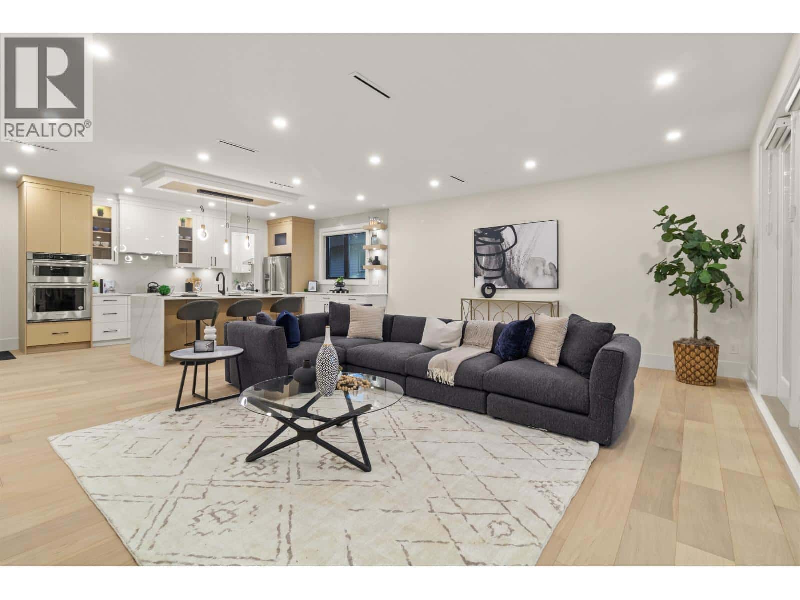 970 LAUREL COURT — Coquitlam, British Columbia - Photo 2 of 34