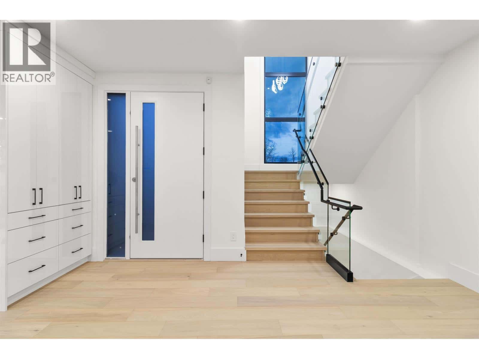 970 LAUREL COURT — Coquitlam, British Columbia - Photo 3 of 34