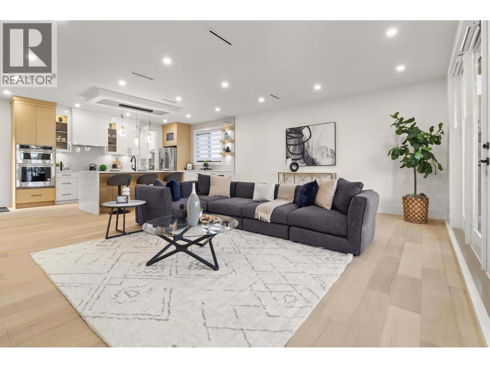 970 LAUREL COURT — Coquitlam, British Columbia - Photo 5 of 34