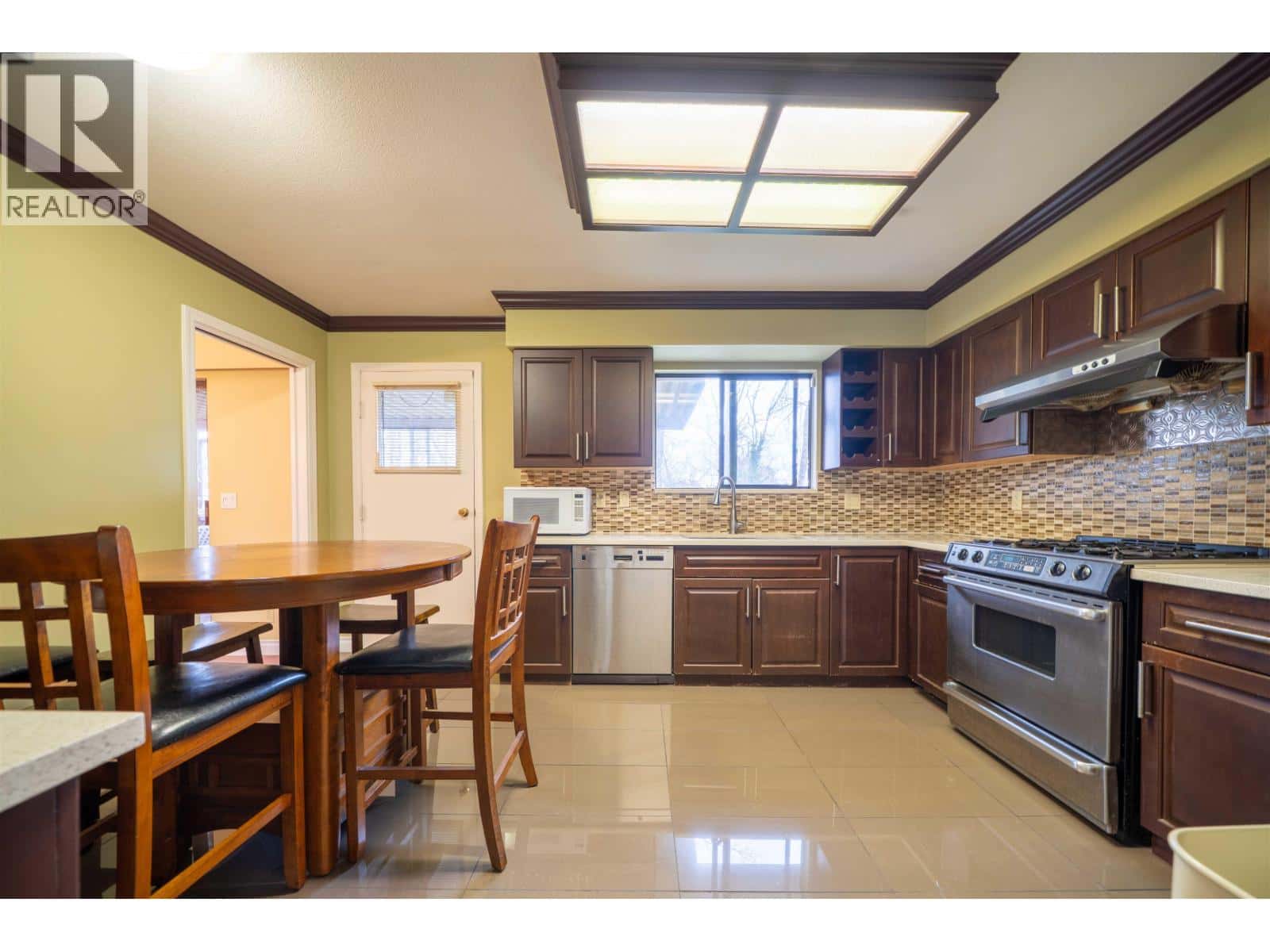 10720 ARGENTIA DRIVE — Richmond, British Columbia - Photo 3 of 17