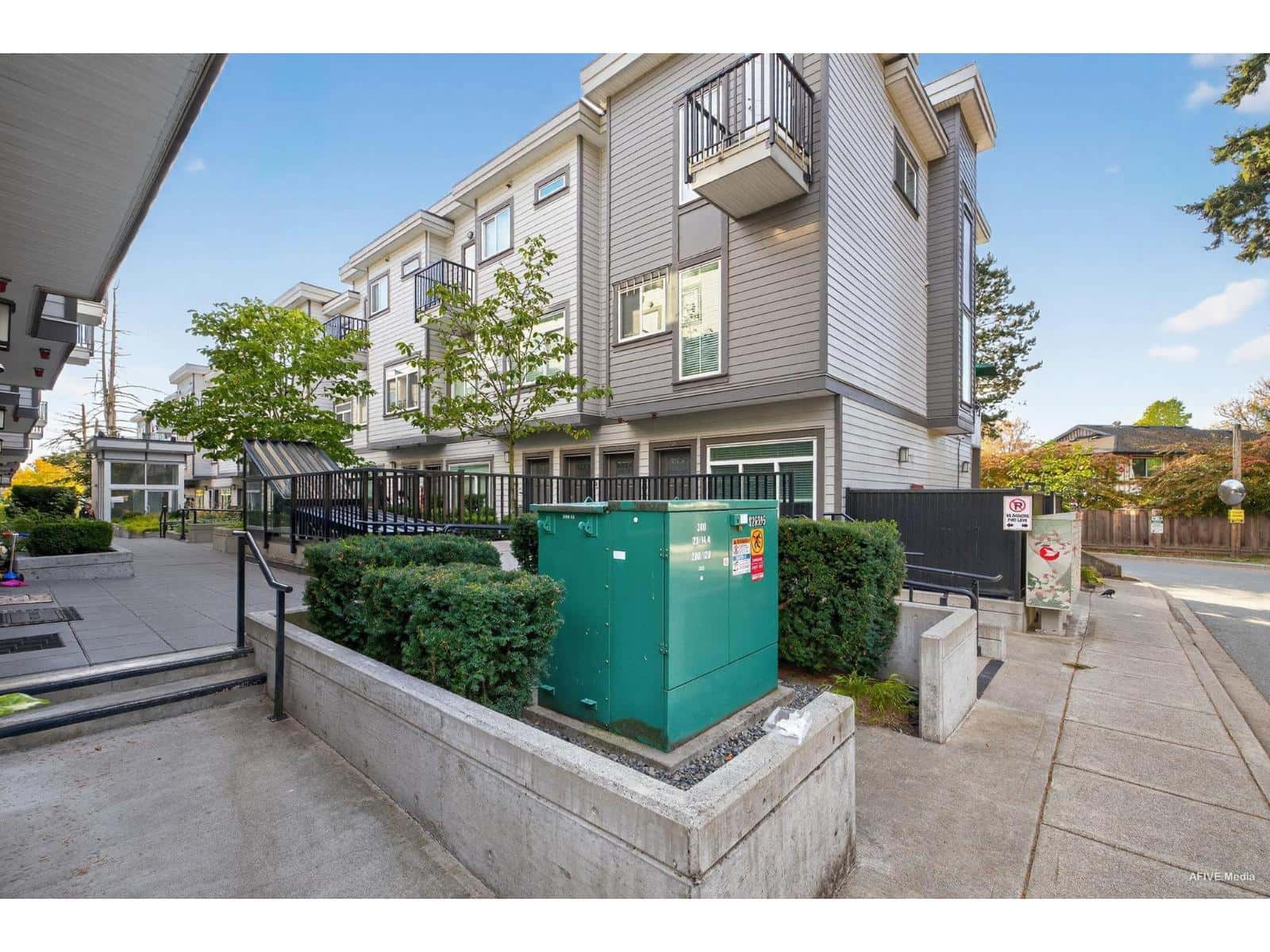 17 7247 140 STREET — Surrey, British Columbia - Photo 3 of 22