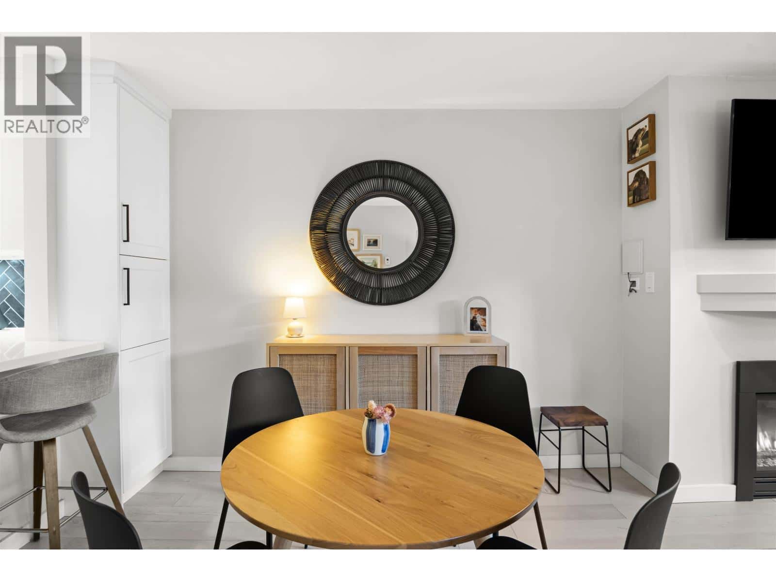 101 3023 W 4TH AVENUE — Vancouver, British Columbia - Photo 5 of 23