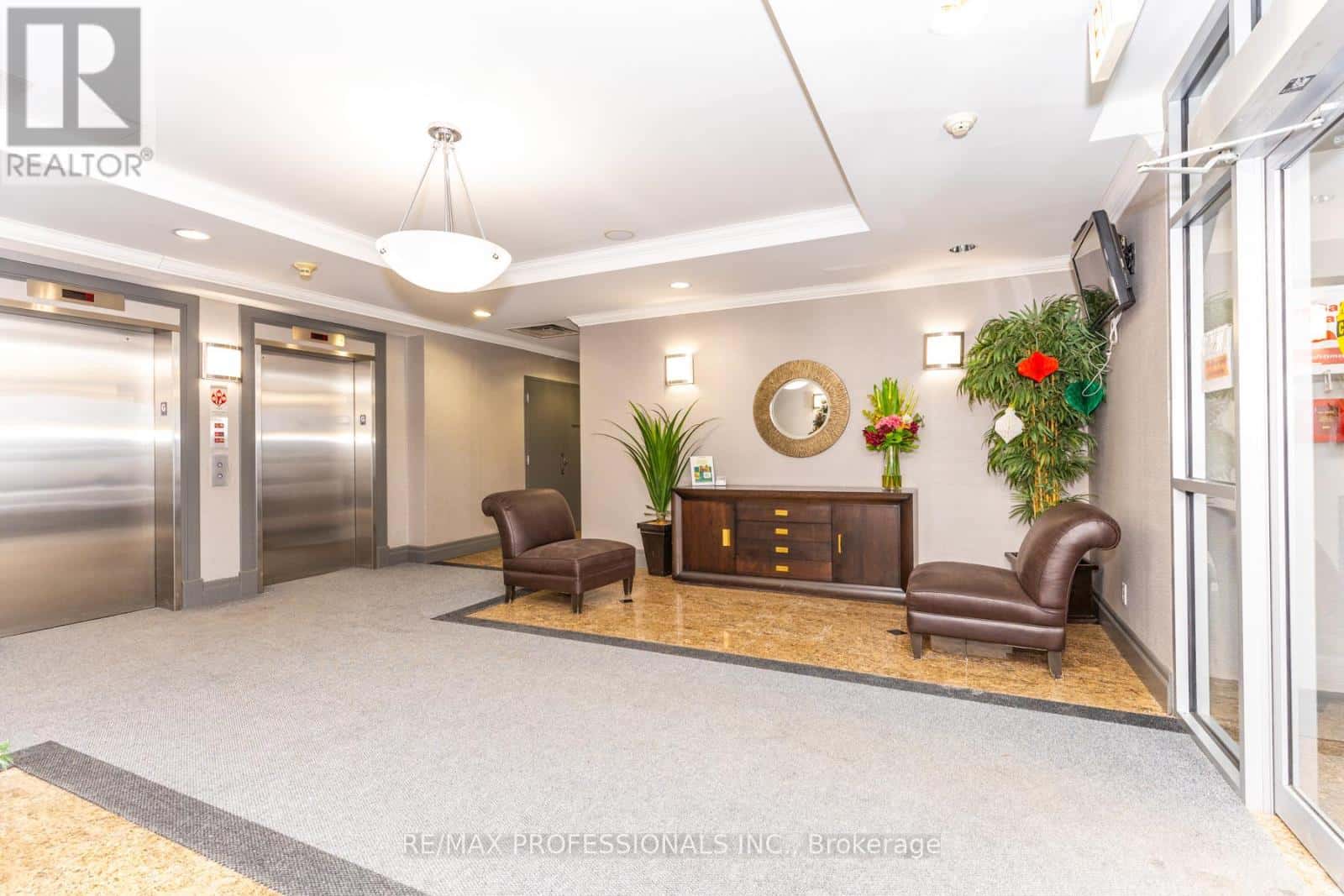 1004 - 2772 KEELE STREET — Toronto (Downsview-Roding-CFB), Ontario - Photo 5 of 32