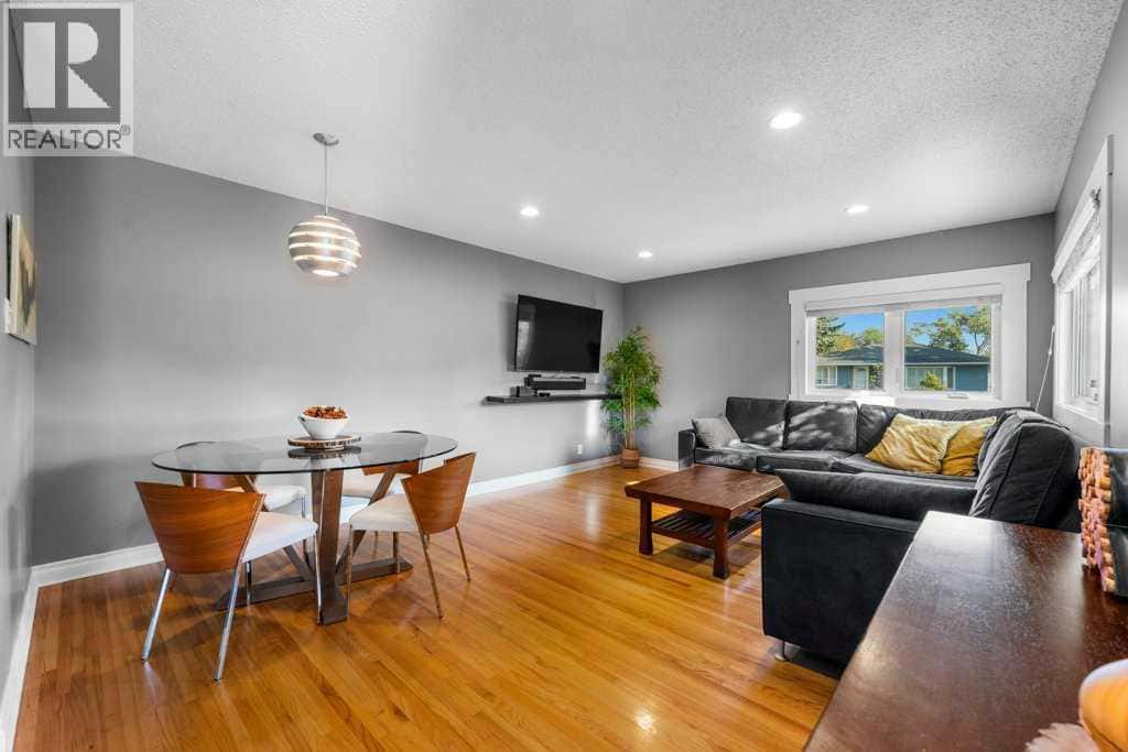 1131 15 Avenue NE — Calgary, Alberta - Photo 2 of 46