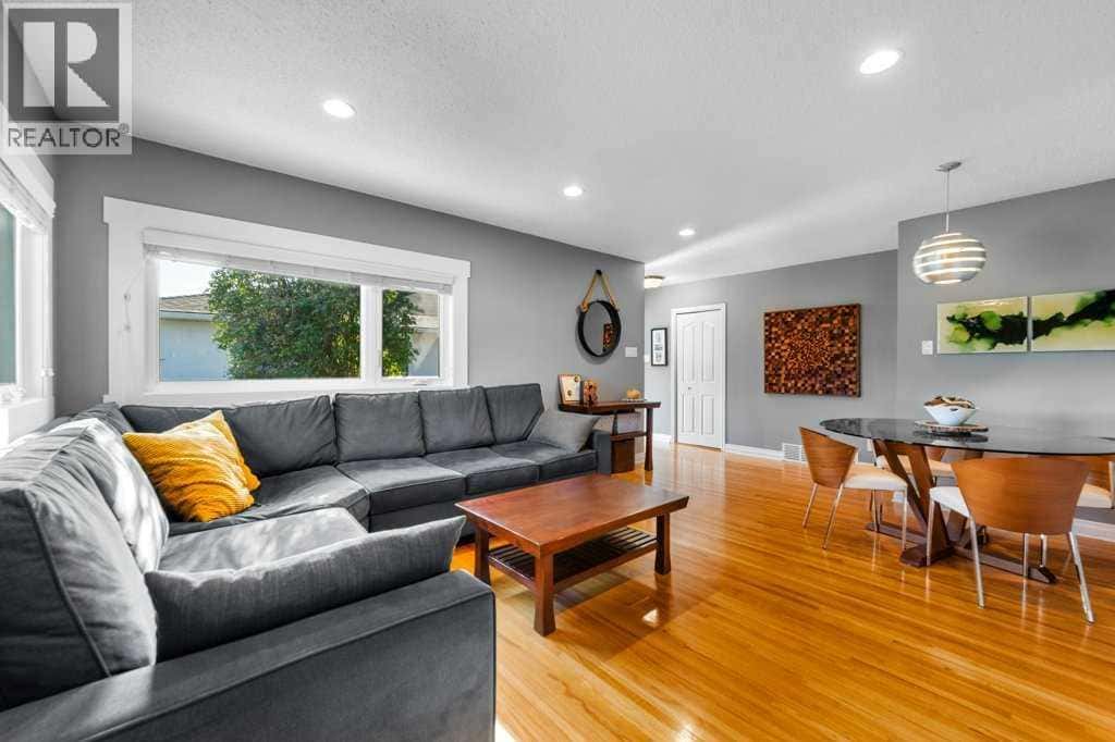 1131 15 Avenue NE — Calgary, Alberta - Photo 4 of 46