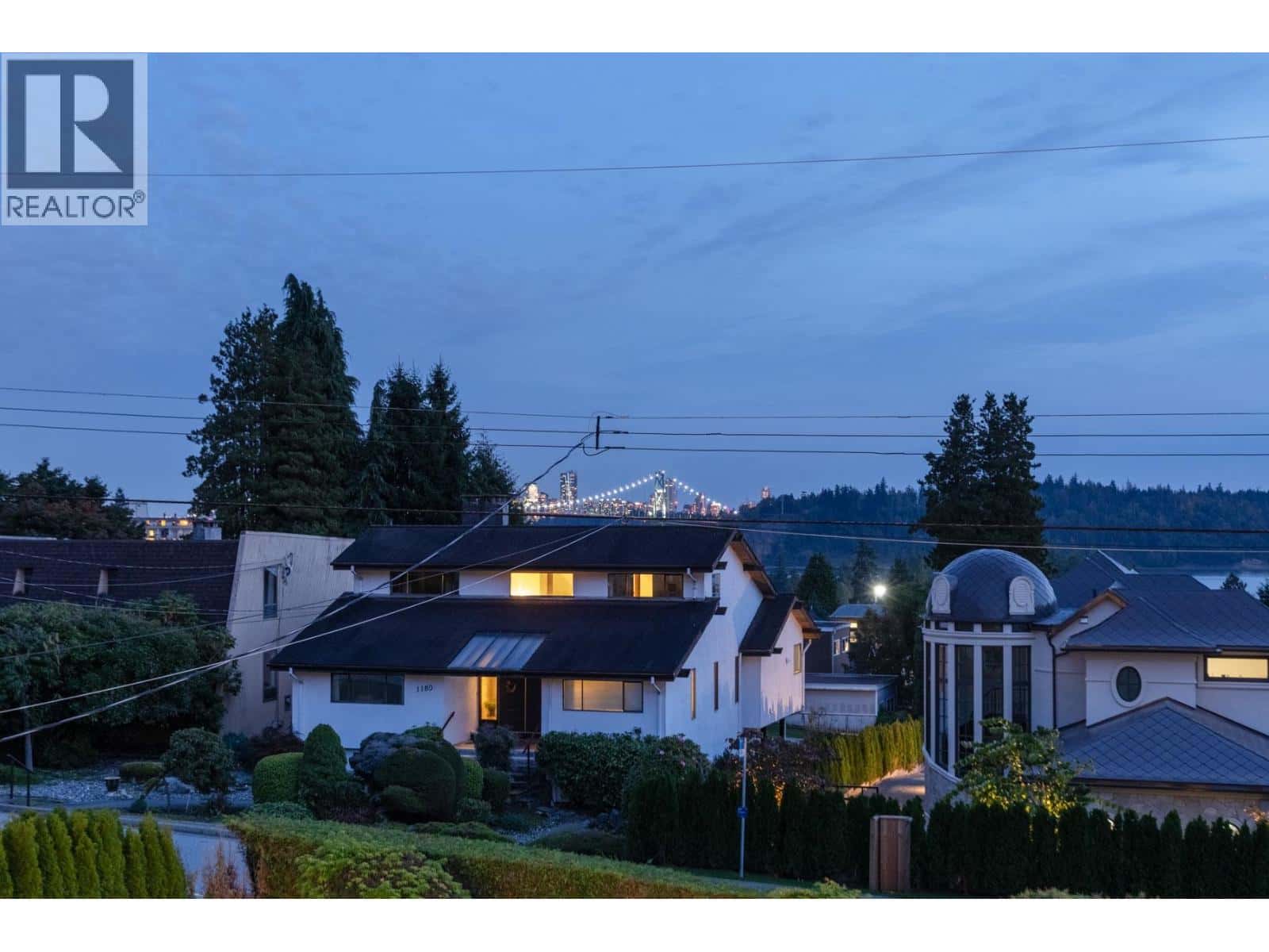 1197 FULTON AVENUE — West Vancouver, British Columbia - Photo 5 of 40