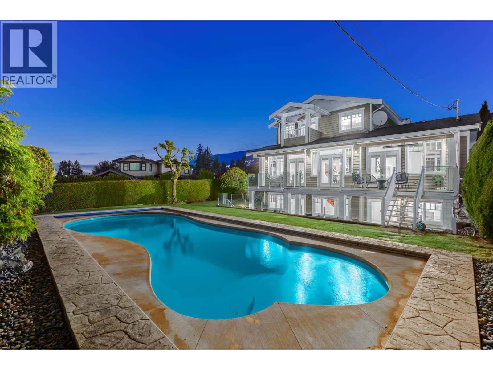 1197 FULTON AVENUE — West Vancouver, British Columbia - Photo 2 of 40