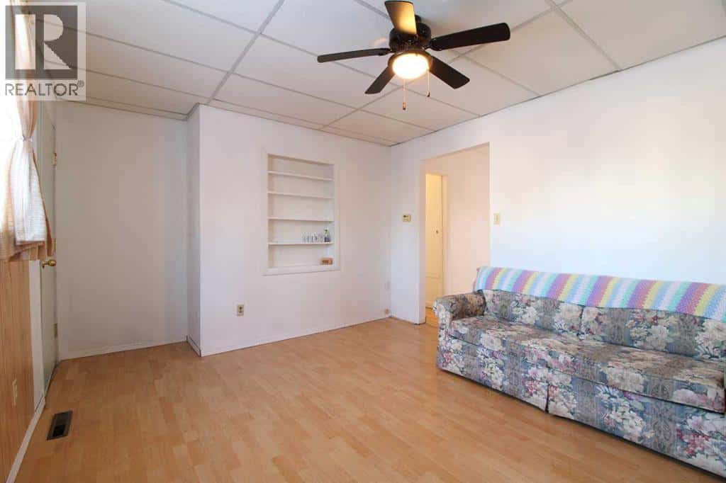 4715 40 Street — Lloydminster, Saskatchewan - Photo 3 of 30