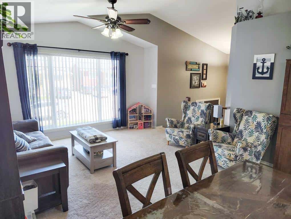 414 10A Street — Nobleford, Alberta - Photo 5 of 28