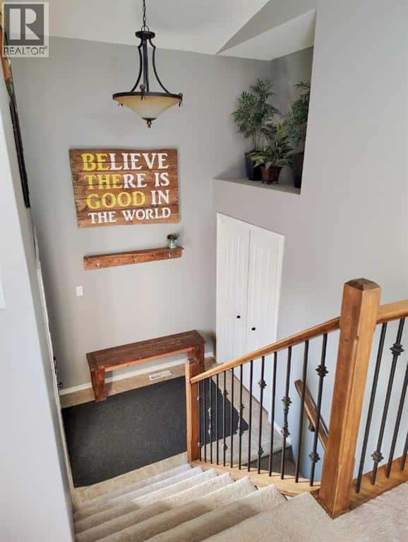 414 10A Street — Nobleford, Alberta - Photo 3 of 28