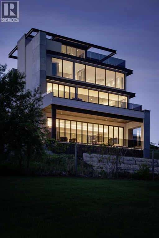 1815 11 Avenue NW — Calgary, Alberta - Photo 2 of 50