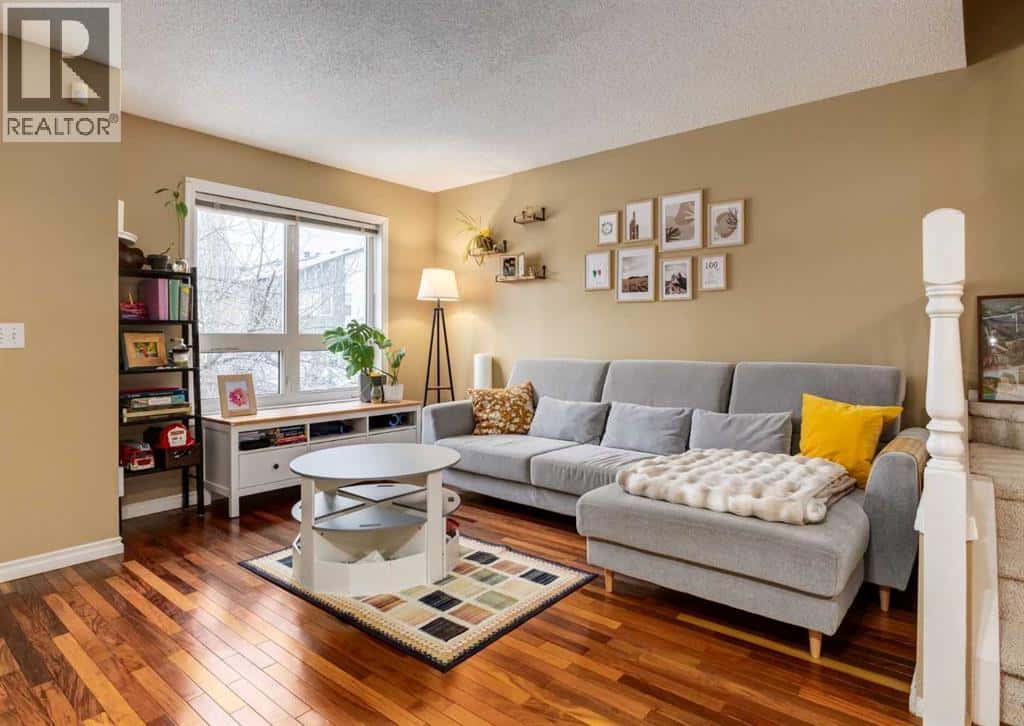 4, 115 23 Avenue NE — Calgary, Alberta - Photo 3 of 30