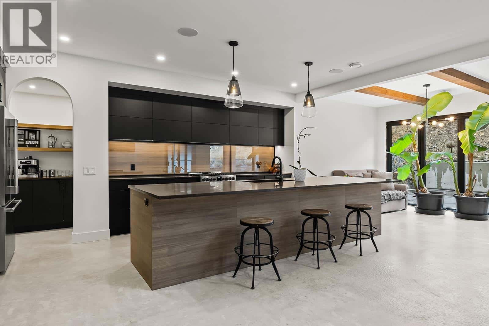 443 Vision Court — Kelowna, British Columbia - Photo 4 of 60