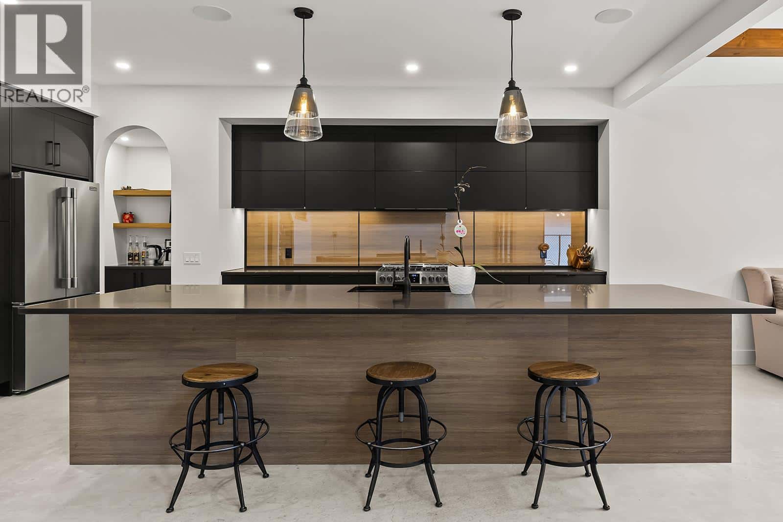 443 Vision Court — Kelowna, British Columbia - Photo 5 of 60