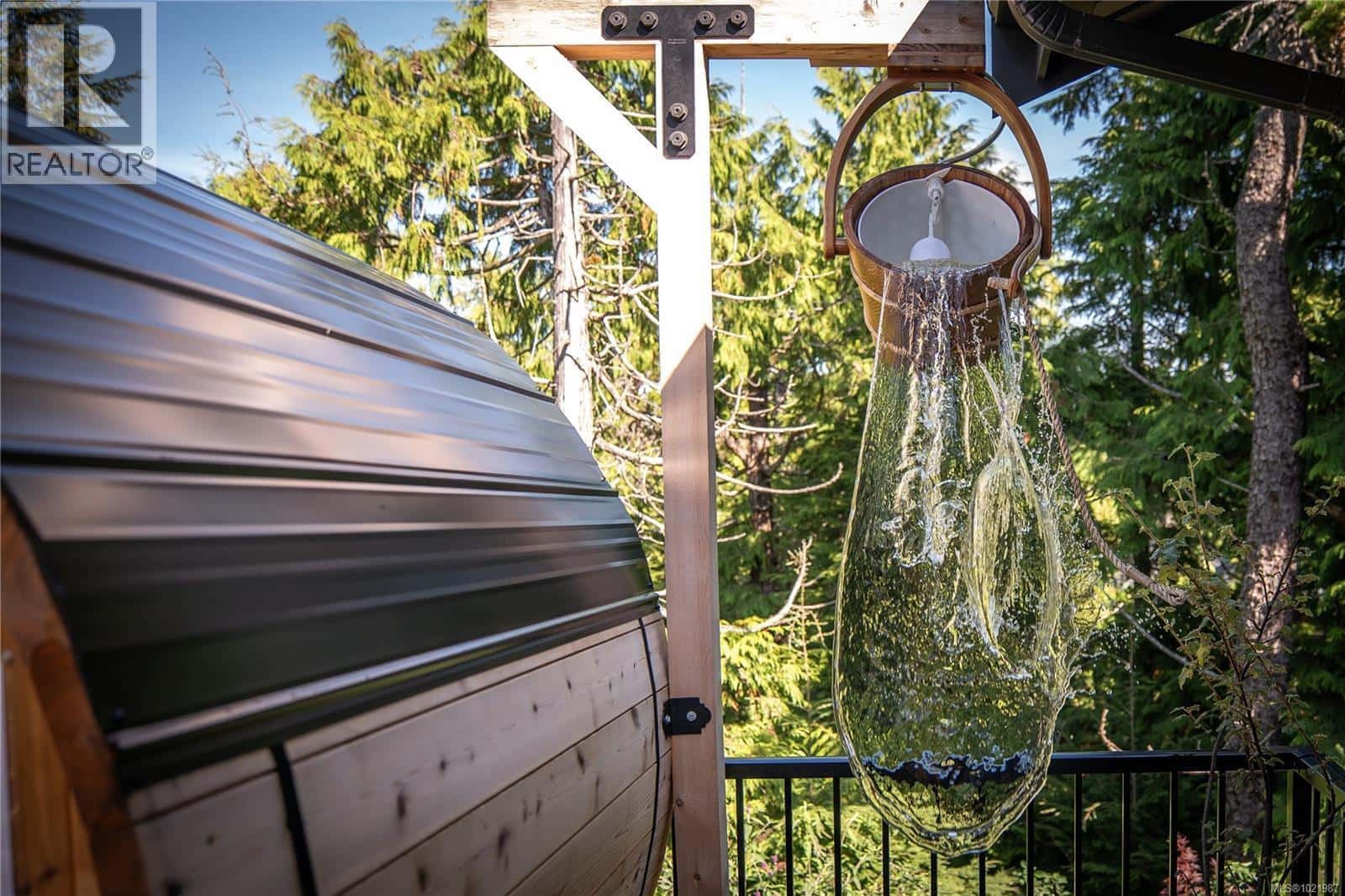 Ucluelet — Ucluelet - Photo 4 of 95