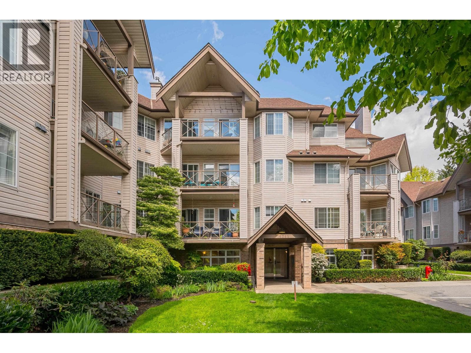 202 4745 54A STREET — Delta, British Columbia - Main photo