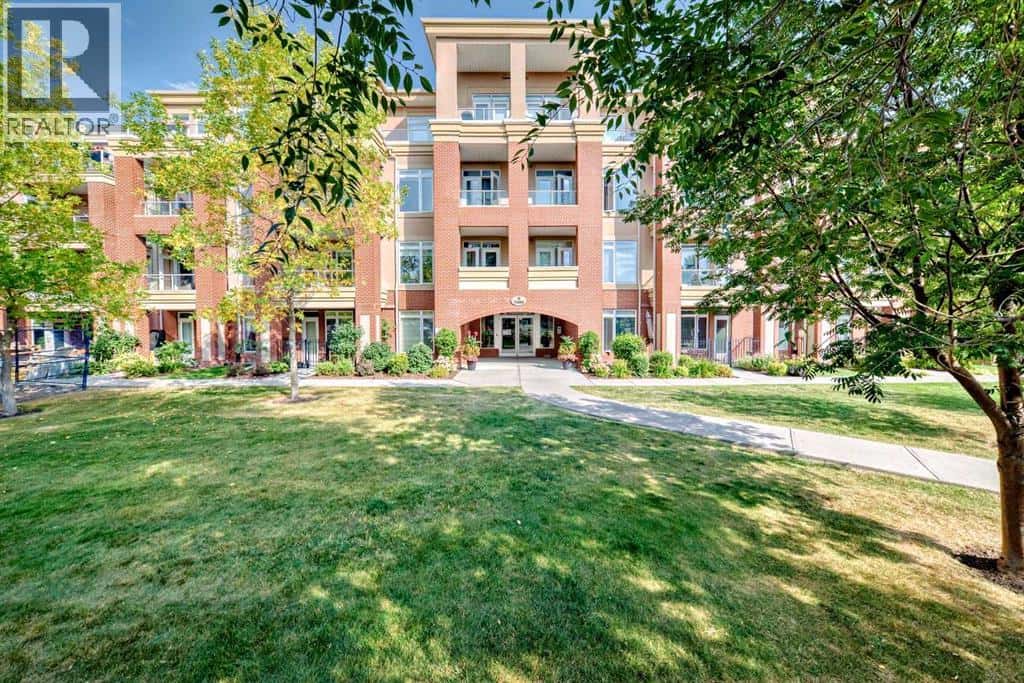 7204, 14 Hemlock Crescent SW — Calgary, Alberta - Photo 2 of 50