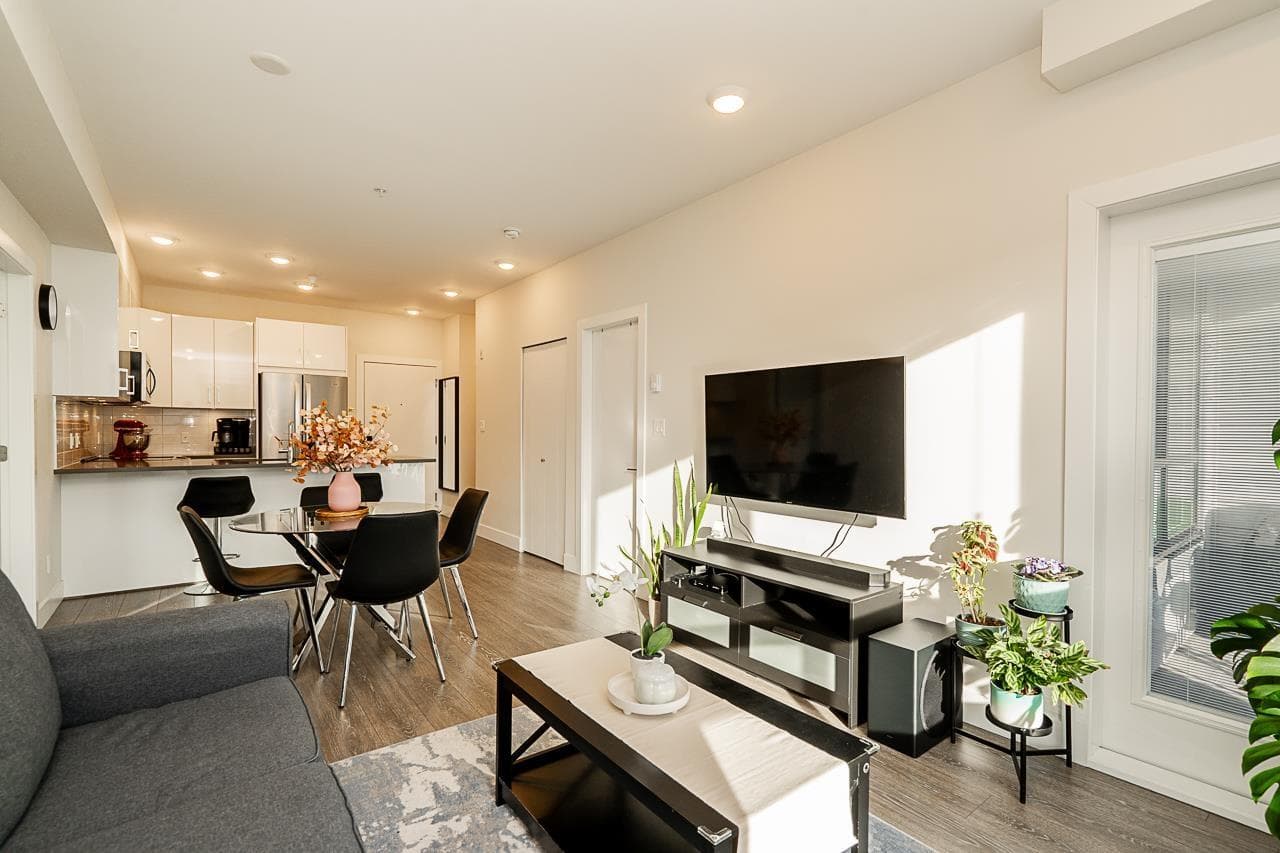 316 15351 101 AVENUE — Surrey, British Columbia - Main photo