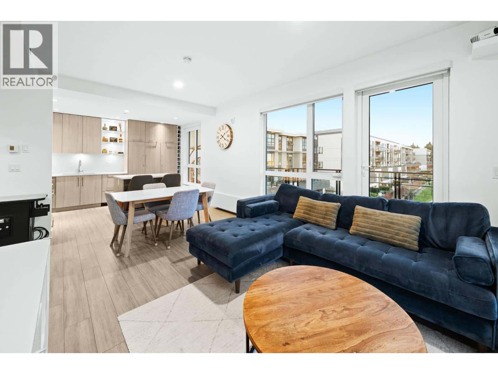 304 707 E 3RD STREET — North Vancouver, British Columbia - Photo 2 of 30