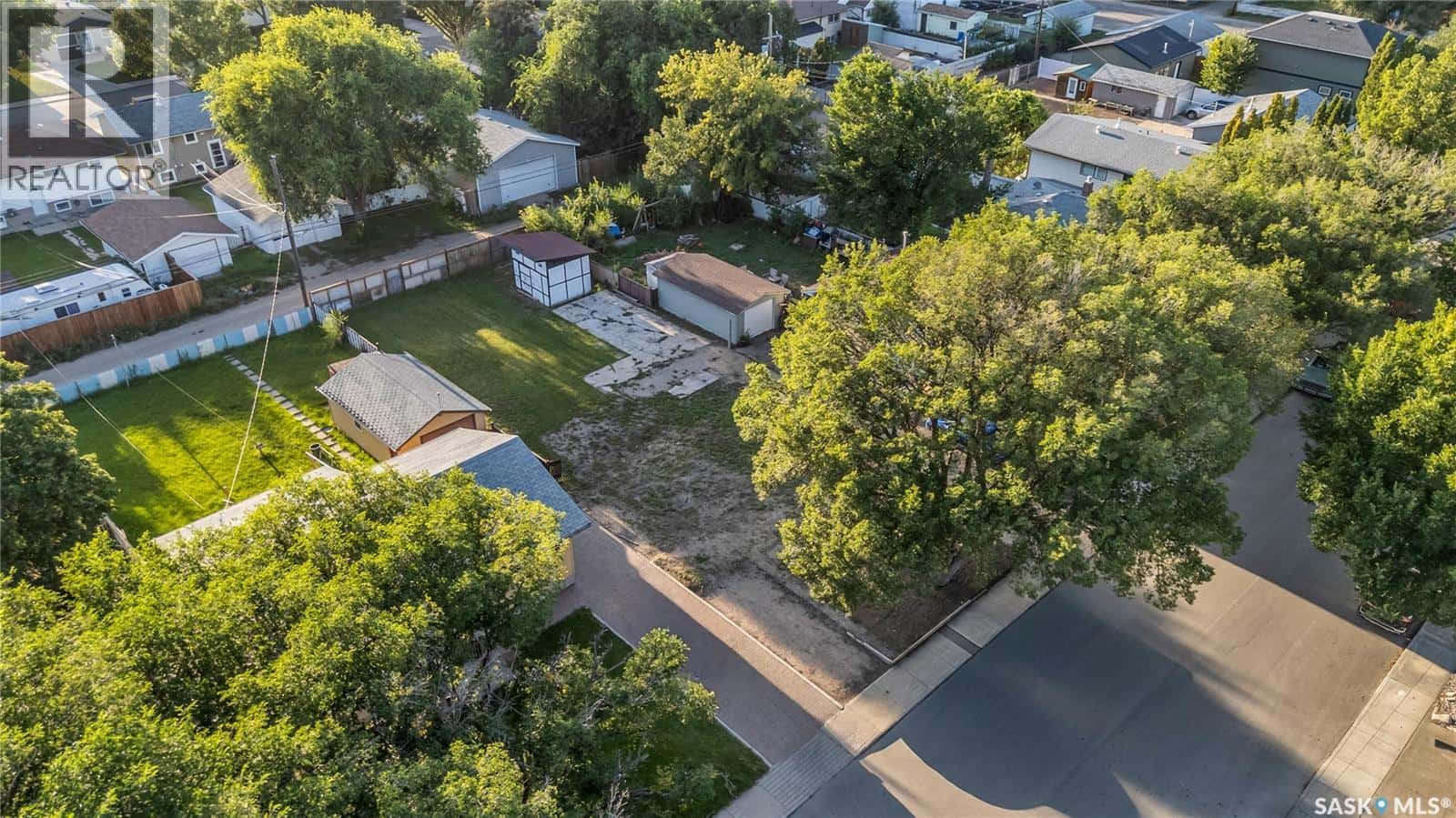 1713 D AVENUE N — Saskatoon, Saskatchewan - Photo 5 of 9