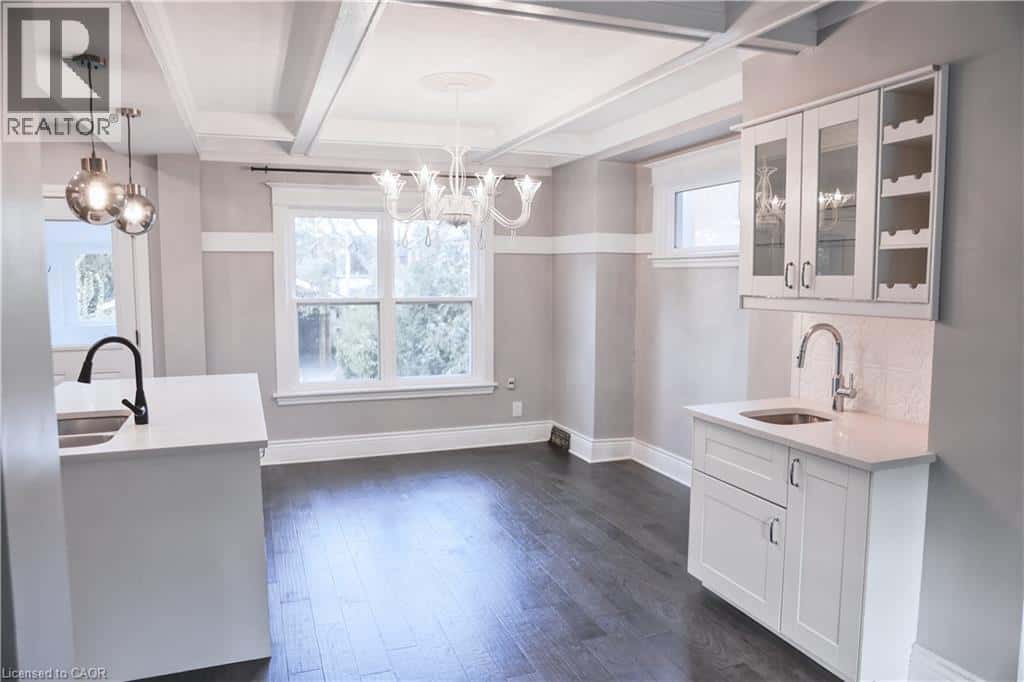 451 KING WILLIAM Street — Hamilton, Ontario - Photo 4 of 27