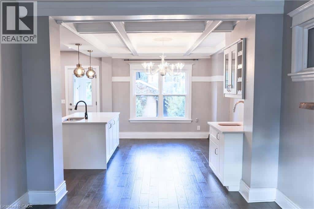 451 KING WILLIAM Street — Hamilton, Ontario - Photo 5 of 27