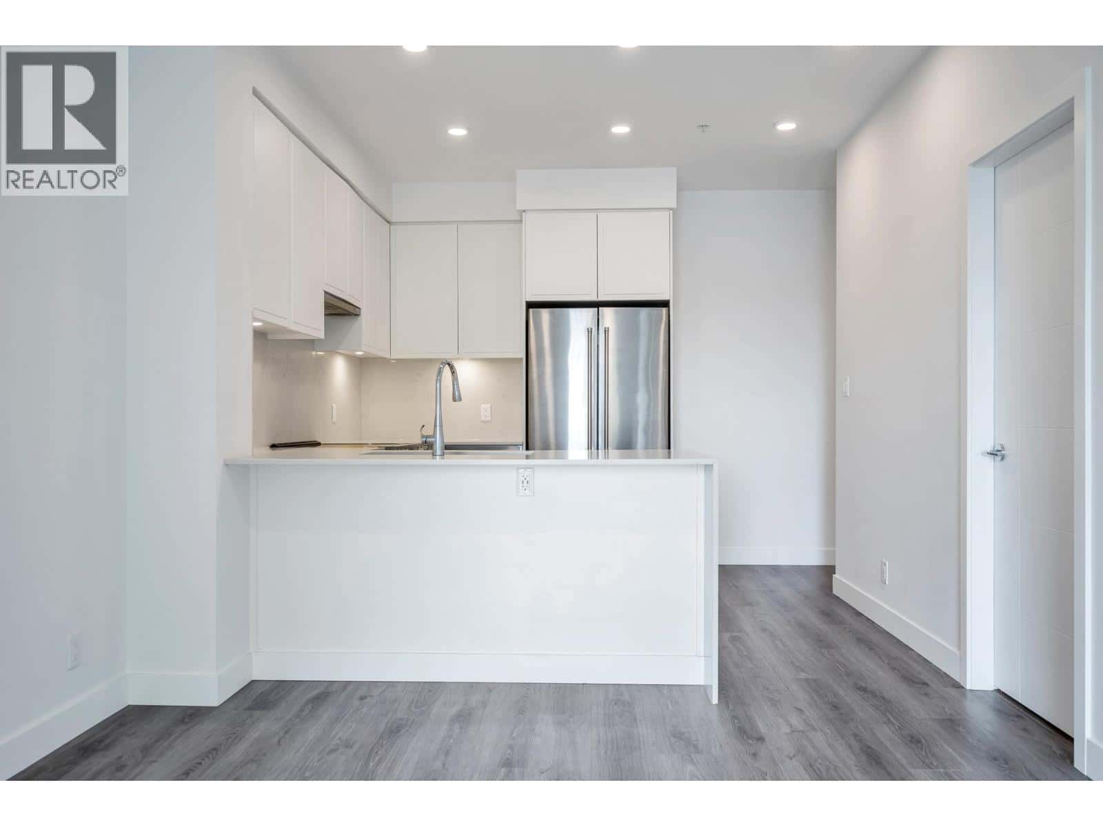 503 700 CLARKE ROAD — Coquitlam, British Columbia - Photo 3 of 27