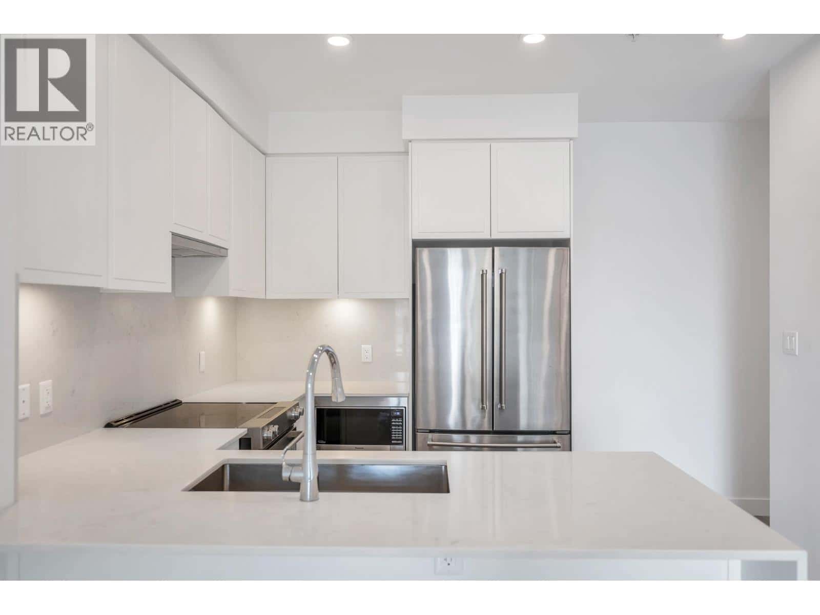 503 700 CLARKE ROAD — Coquitlam, British Columbia - Photo 4 of 27