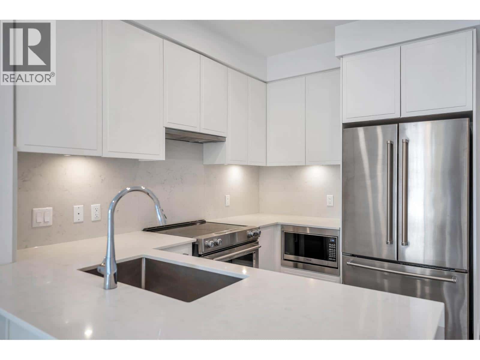 503 700 CLARKE ROAD — Coquitlam, British Columbia - Photo 5 of 27